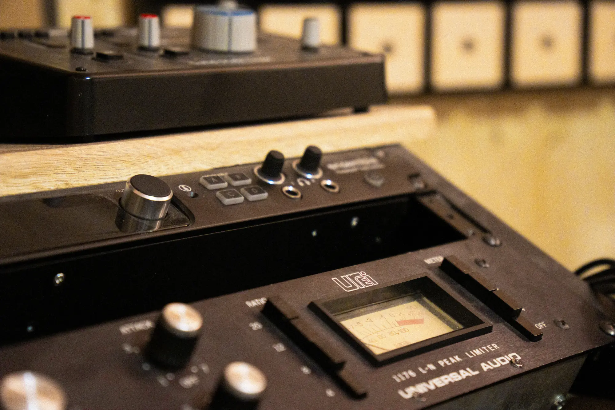 Ambiente intimista da Sala de Produção para composição musical em Lisboa
